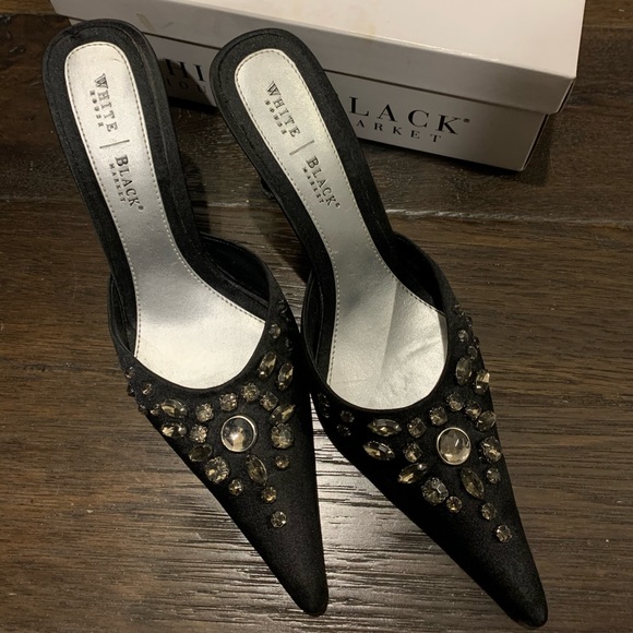Black slip ons with heels - Picture 1 of 5